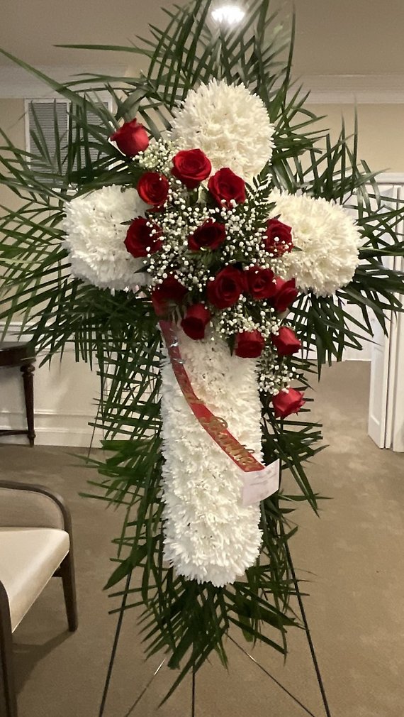 P cross red roses