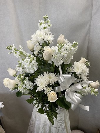 Pequa All White Sympathy (no baby’s breath)
