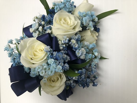 White spray roses
