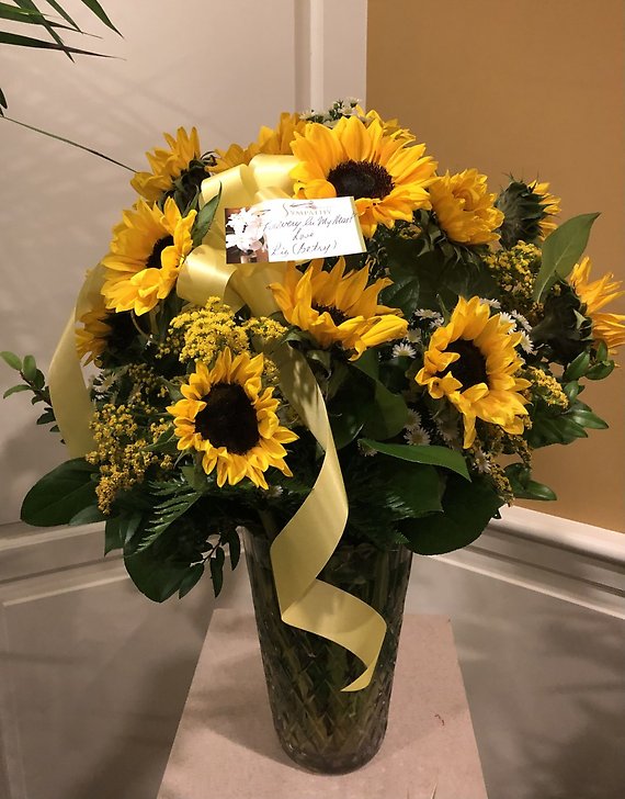 Sunflowers vase arrangement