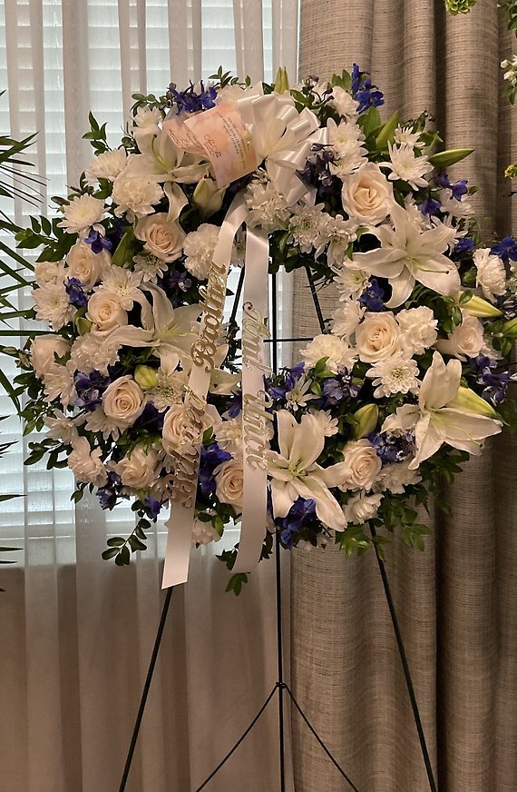 P white and blue wreath 2