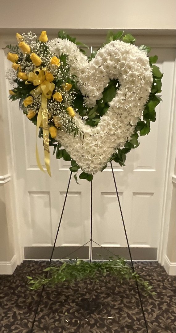 White heart /Yellow roses