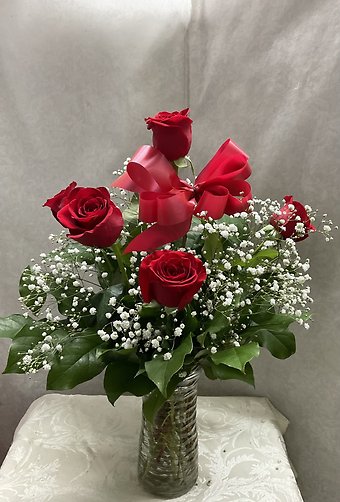 R6 red roses vase