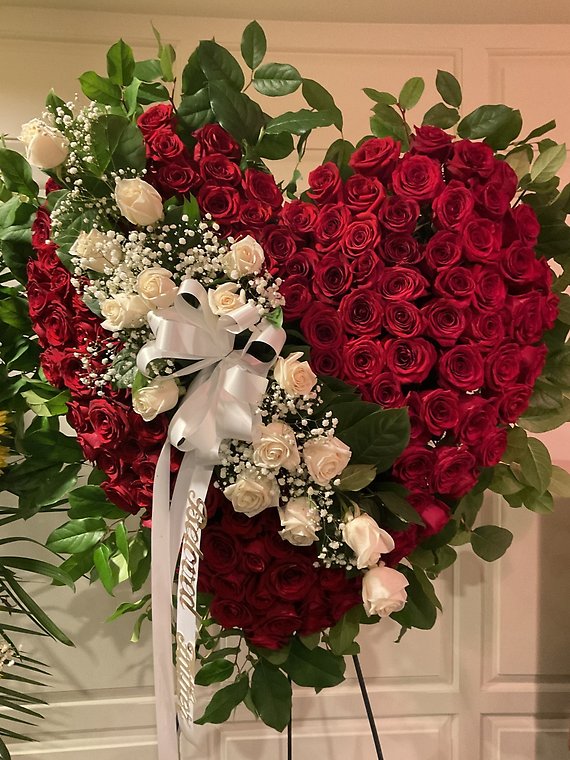 Pequa red rose heart with white roses